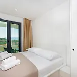 Atlantis Lux With Pool Apartamento Makarska