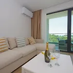 Atlantis Lux With Pool Makarska