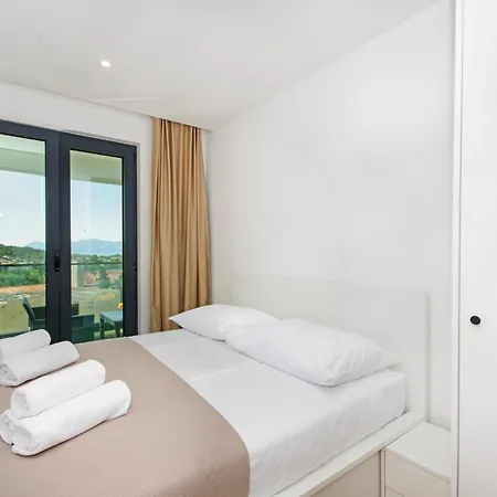 Atlantis Lux With Pool Apartman Makarska