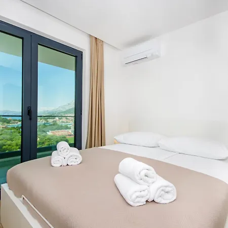 Apartamento Atlantis Lux With Pool Makarska