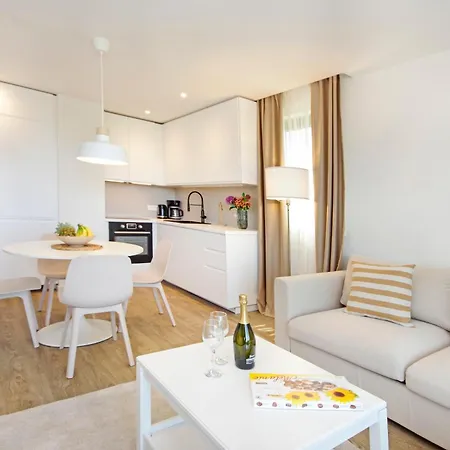 Atlantis Lux With Pool Apartamento Makarska