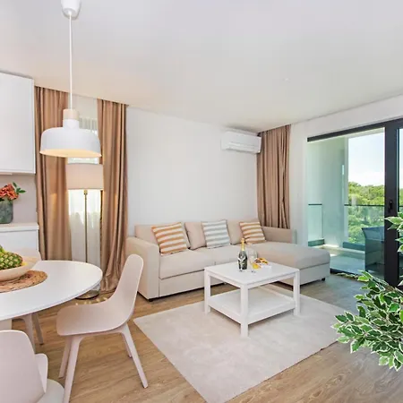 Atlantis Lux With Pool Makarska