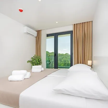 Atlantis Lux With Pool Apartment Makarska