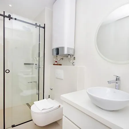 Atlantis Lux With Pool Μακάρσκα