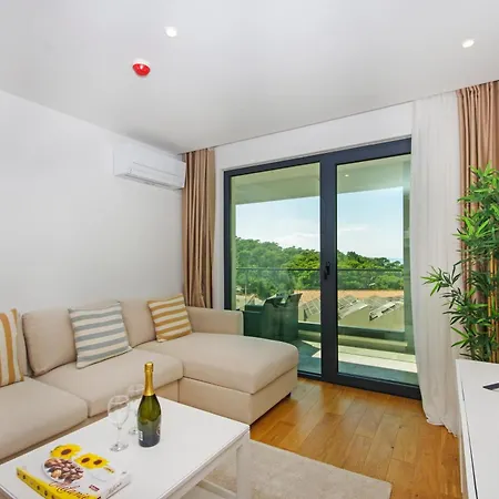 Atlantis Lux With Pool Μακάρσκα