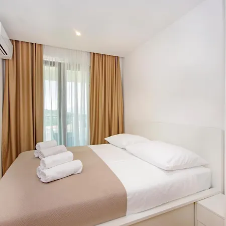 Atlantis Lux With Pool Apartman