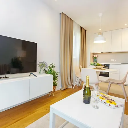 Atlantis Lux With Pool *