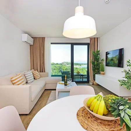 Atlantis Lux With Pool * Makarska