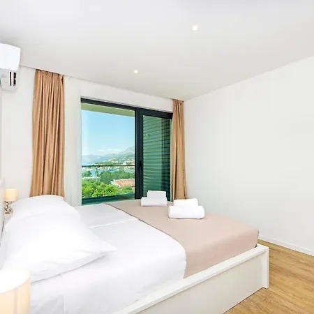 Atlantis Lux With Pool Μακάρσκα