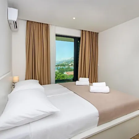 Atlantis Lux With Pool Apartman *