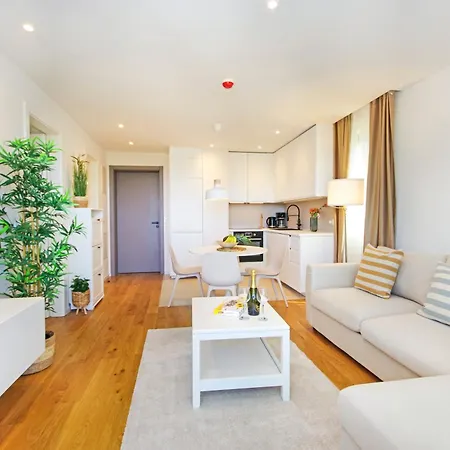 Atlantis Lux With Pool Apartman