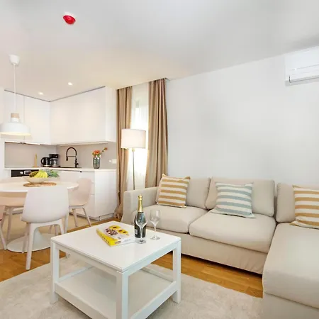 Atlantis Lux With Pool * Μακάρσκα