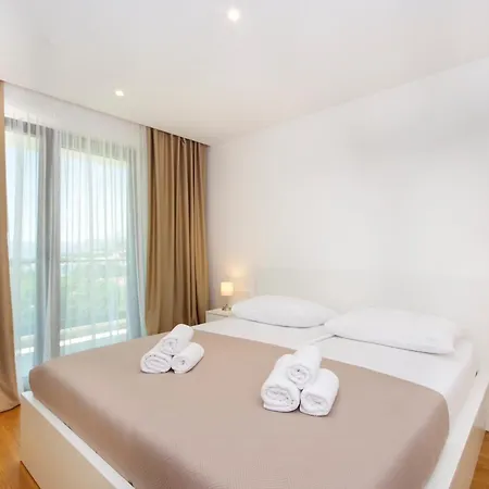 Atlantis Lux With Pool Μακάρσκα